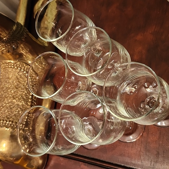 6 - 8 oz Clear flared-rim wine glasses - Picture 2 of 4